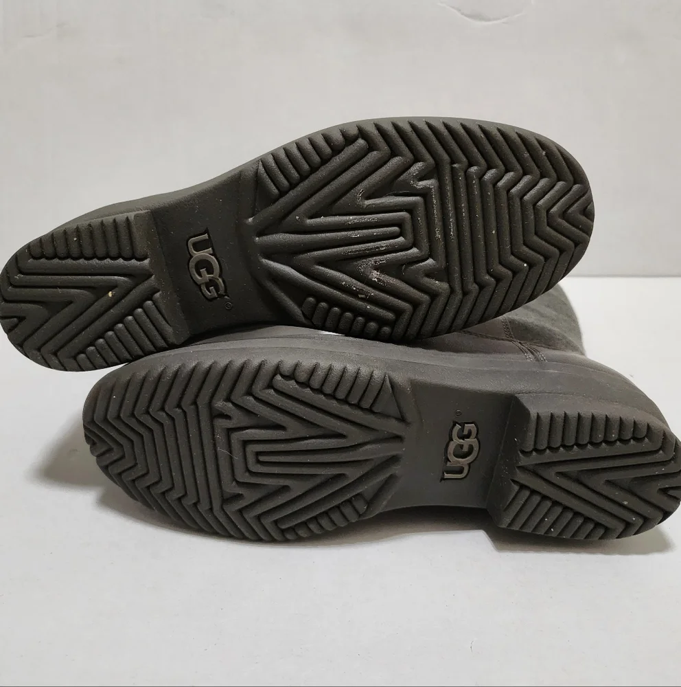 UGG Janina Boot